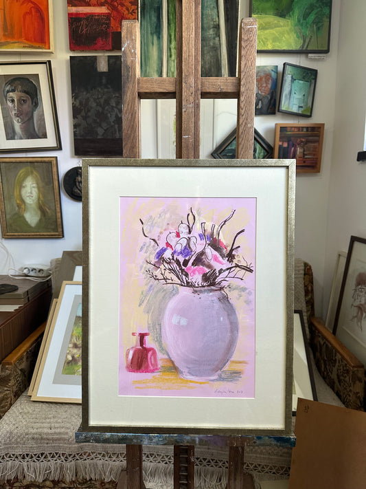 Natură statică pe fond roz